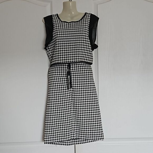 Guess Women's Houndstooth 2 Piece Matching Top & Midi Skirt Medium Black & White - Picture 1 of 16